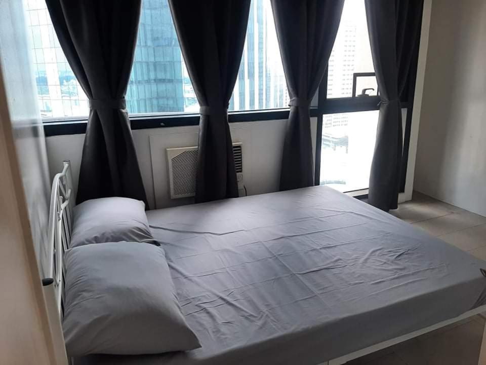 Spacious 2 Bedroom Unit With Pool Manila Ngoại thất bức ảnh