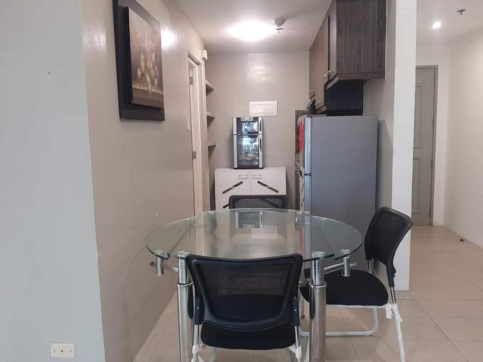 Spacious 2 Bedroom Unit With Pool Manila Ngoại thất bức ảnh