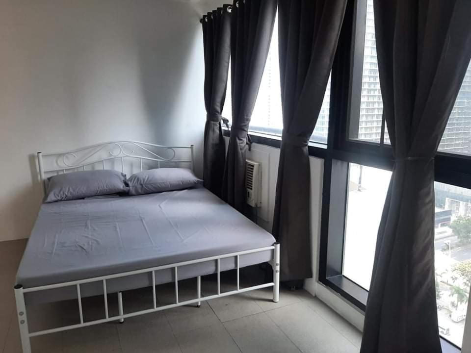 Spacious 2 Bedroom Unit With Pool Manila Ngoại thất bức ảnh